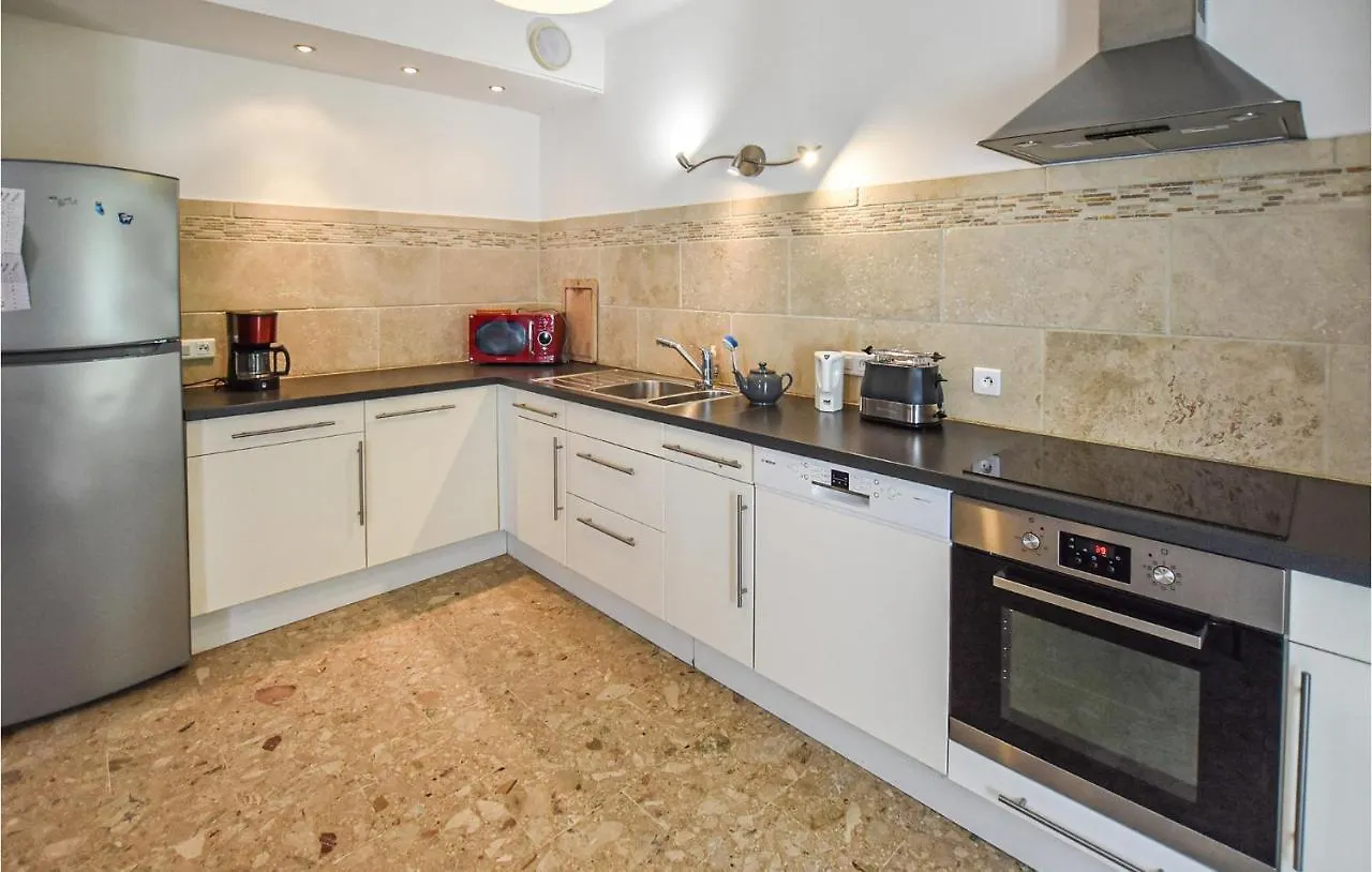 Amazing Apartment In Avignon With Wifi